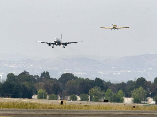 بھارت میں 2 طیارے فضا میں خوفناک تصادم سے بال بال بچ گئے