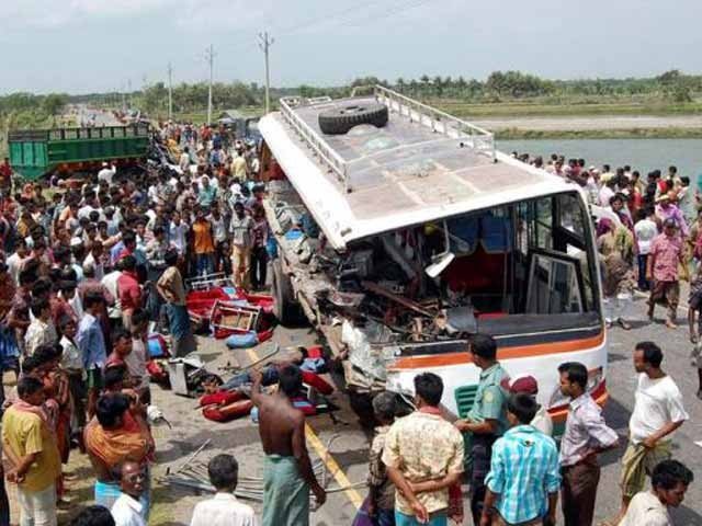 بنگلا دیش میں مسافر بس کے درخت سے ٹکرانے سے 25 افراد ہلاک