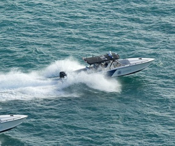 بھارت کا منشیات اسمگل کرنے والی مشتبہ کشتی پکڑنے کا دعویٰ