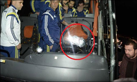 ترکی میں فٹبال ٹیم بس پر حملہ، ڈرائیور زخمی