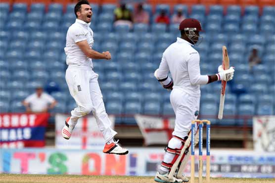 انگلش ٹیم نے ورلڈ کپ میں ناقص پرفارمنس کا داغ ٹیسٹ میچ میں دھو ڈالا