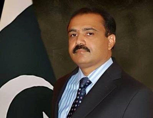 این اے 246 میں ایم کیو ایم کے امیدوار کنور نوید جمیل کی گاڑی پر پتھراؤ