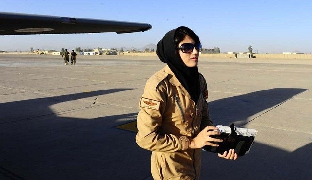 پہلی افغان خاتون پائلٹ نیلوفر رحمانی کیلئے خواتین کی حوصلہ افزائی کا عالمی ایوارڈ