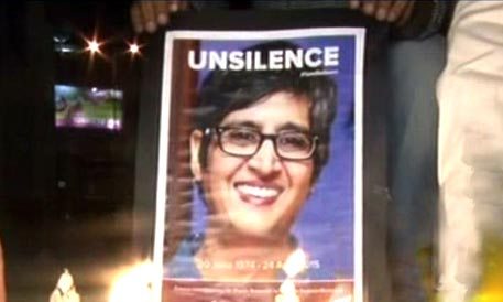 کراچی میں سماجی رہنما سبین محمود کی یاد میں شمعیں روشن