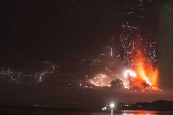 چلی، آتش فشاں پھٹنے سے راکھ، دھوئیں میں شدت، ریڈ الرٹ جاری