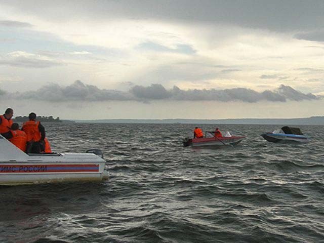 تارکین وطن کی ربڑ کی کشتی تیز دھوپ سے پھٹ گئی، 40 افراد ڈوب کر ہلاک