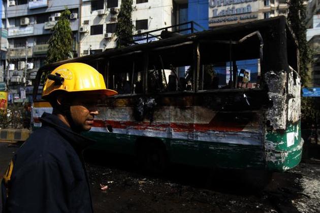 دادو میں باراتیوں کی بس پر بجلی کے تار گرنے سے 8 افراد جاں بحق