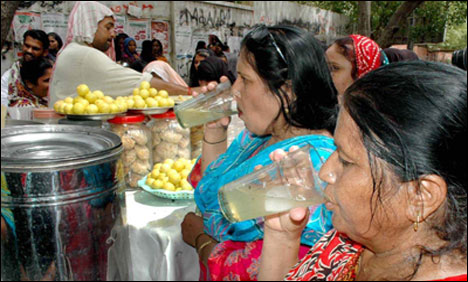 میدانی علاقوں میں سخت گرمی، مشروبات کے استعمال میں اضافہ