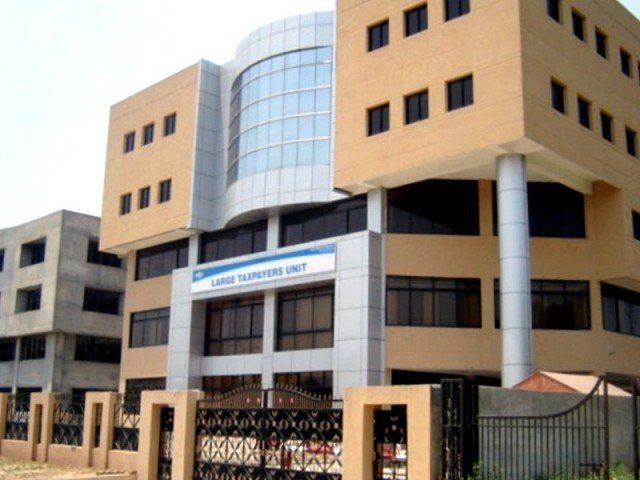 دبئی میں پاکستانیوں کا سوئٹزرلینڈ سے 10 گنا زیادہ کالا دھن، 700 افراد کا سراغ مل گیا