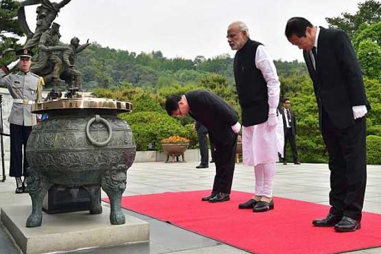 سیول :نریندر مودی کا قومی قبرستان کا دورہ ، مرنیوالوں کو خراج تحسین پیش کیا