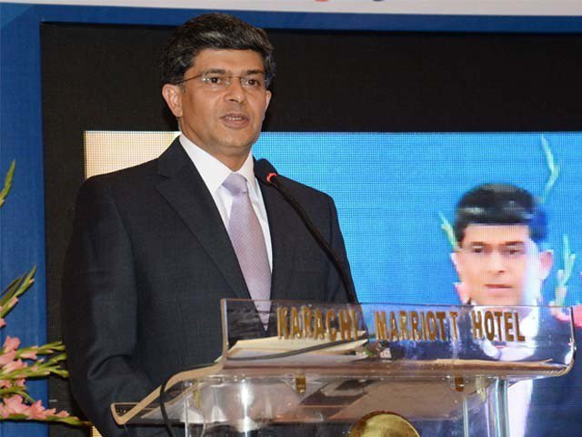 کراچی آپریشن جاری رہے گا، امن و امان بحال رکھنا ذمہ داری ہے۔ جنرل نوید مختار