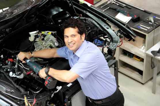 ہندوستانی بلے باز سچن ٹنڈولکر اب پائلٹ کے بعد انجینئر بھی بن گئے