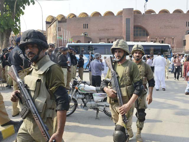 دوسرا ٹی ٹوئنٹی: قذافی اسٹیڈیم کے باہر سیکیورٹی انتظامات انتہائی سخت