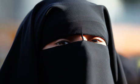 ہالینڈ کی کابینہ نے عوامی مقامات پر نقاب پر پابندی لگانے کی منظوری دے دی