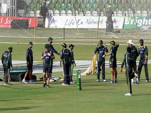 کمزور بولنگ نے ٹیم مینجمنٹ کی نیندیں اُڑا دیں