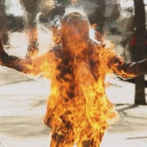 اتر پردیش :آم توڑنے کی سزا ، 17 سالہ لڑکی کو زندہ جلا دیا گیا