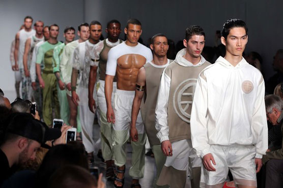 لندن میں مردوں کے ملبوسات پر مبنی فیشن شو جاری