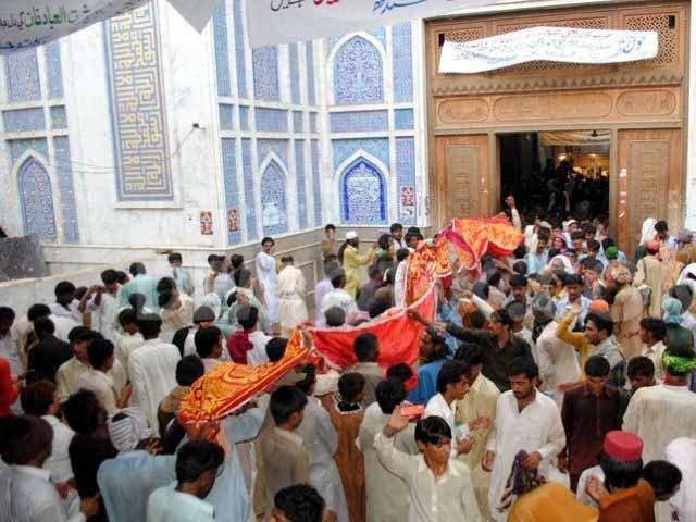 حضرت لعل شہبازقلندر کے عرس کے دوران گرمی اور نہر میں نہاتے ہوئے11 زائرین جاں بحق
