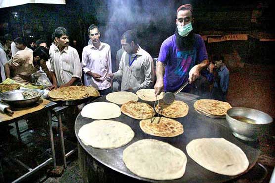 رمضان المبارک کی پہلی سحری، گھروں اور ہوٹلوں میں خصوصی اہتمام