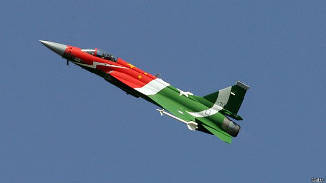 پاک چین اشتراک سے تیار جے ایف 17 پیرس ائیر شو میں توجہ کا مرکز