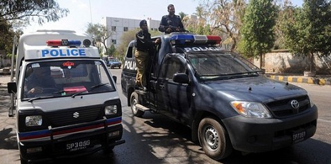 کراچی: پولیس کارروائی کے دوران چار ملزم گرفتار، فائرنگ سے شخص جاں بحق