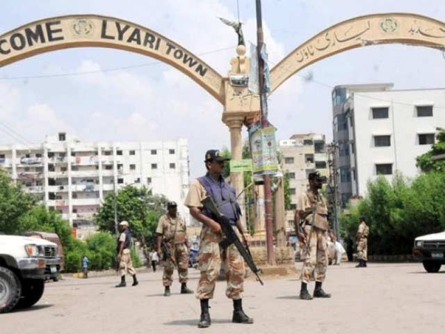 کراچی میں غیر قانونی رقم لیاری گینگ وار اور اعلیٰ شخصیات میں تقسیم کی جاتی ہے، رینجرز