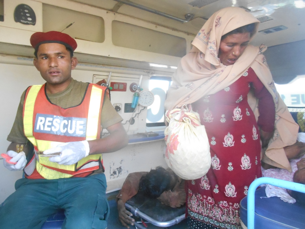 بس اور چنگچی رکشہ کا تصادم  تین افراد  شدید زخمی ایک جاں بحق