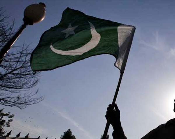 مقبوضہ کشمیر میں سکھ نوجوانوں نے بھی پاکستانی پرچم لہرا دیا