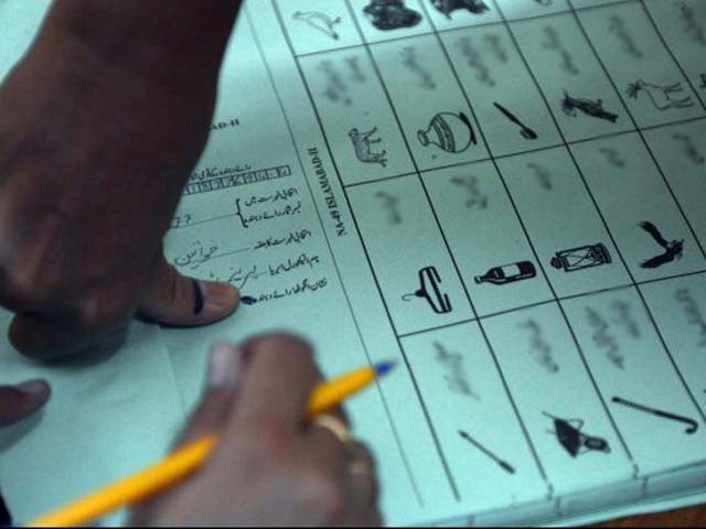 گوجرانوالہ میں پنجاب اسمبلی کی نشست پی پی 97  کے 33 پولنگ اسٹیشنز پر پولنگ