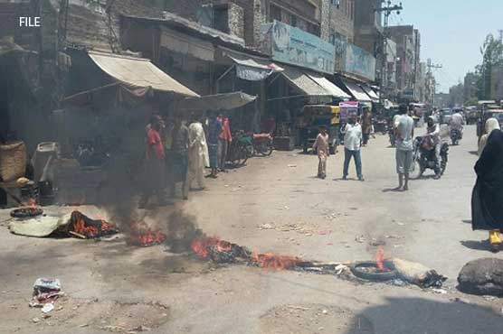 حیدرآباد سمیت کراچی میں لوڈ شیڈنگ کیخلاف احتجاج، خیرپور میں گرڈ سٹیشن پر دھاوا