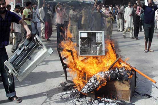 ملک میں غیر اعلانیہ لوڈشیڈنگ کیخلاف احتجاج، عوام کی زندگی اجیرن