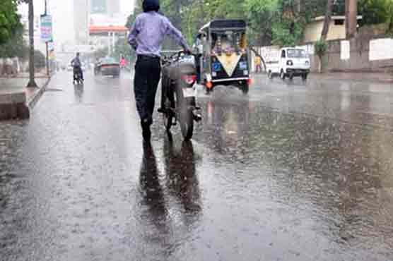 کراچی کے مختلف علاقوں میں وقفے وقفے سے بارش