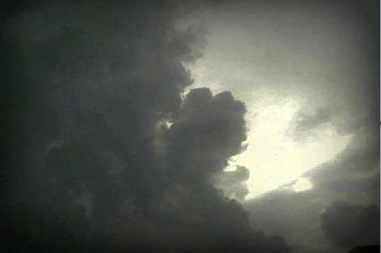 اسلام آباد، لاہور سمیت بیشتر میدانی علاقوں میں بارش کے بعد مطلع ابر آلود