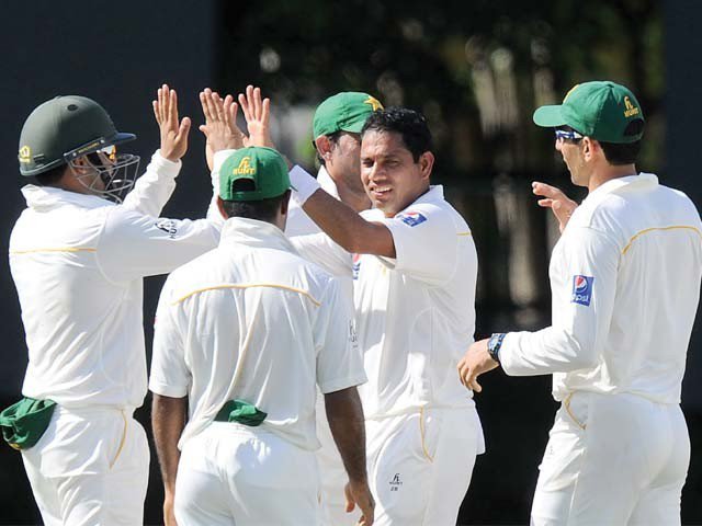 ذوالفقار کی چکمہ دیتی گیندوں پر آئی لینڈرز چکرا گئے