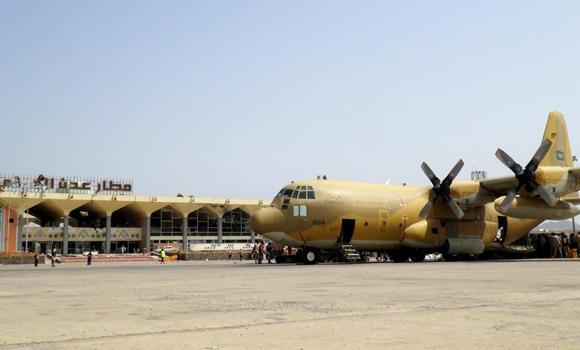 4 ماہ بعد عدن کا ہوائی اڈہ کھل گیا، سعودی فوجی طیارے کی لینڈنگ