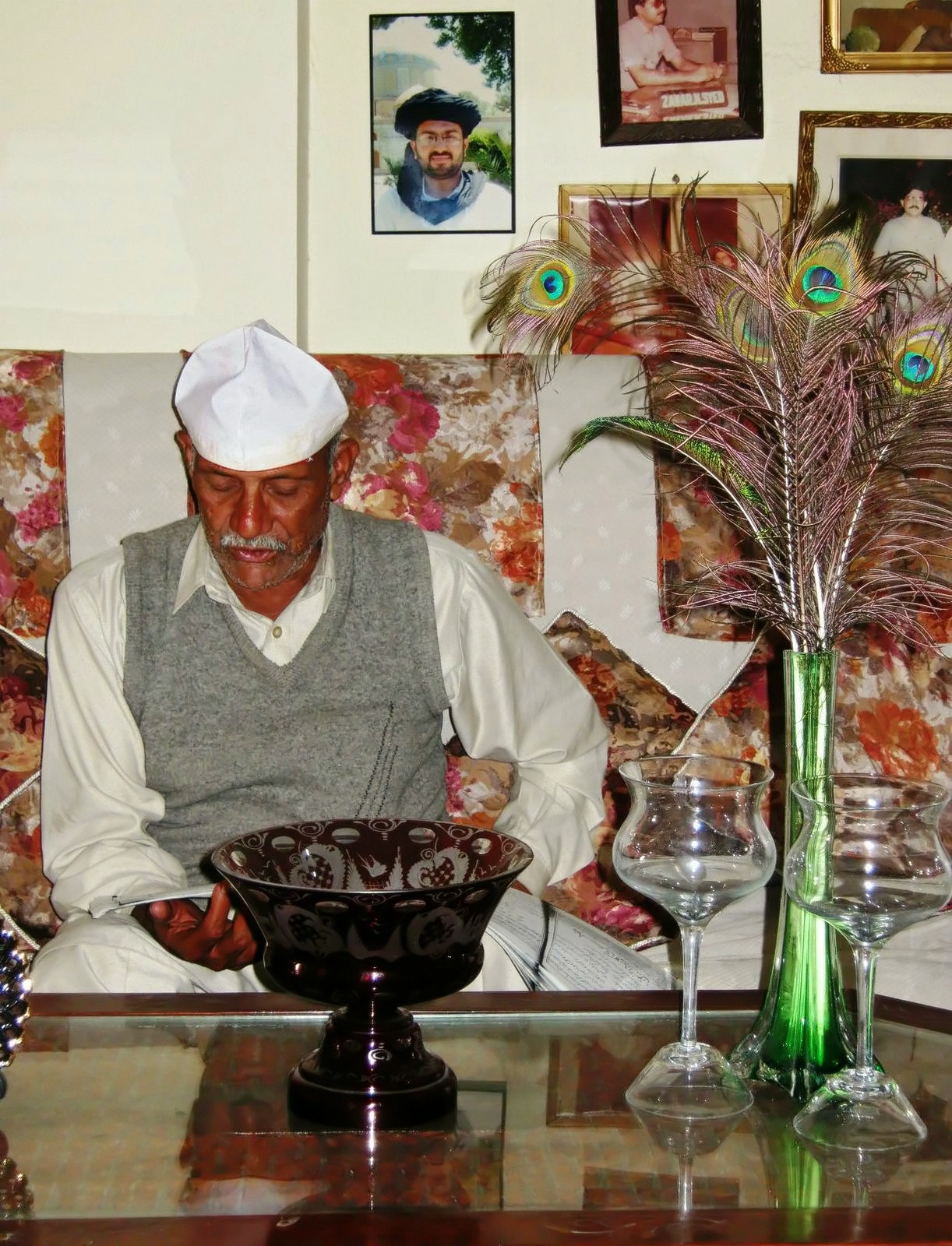 حسن اختر احسن اپنے والد کا گرانمایہ کلام پیش کر رہے ہیں