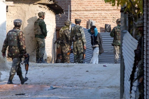 مقبوضہ کشمیر: گھر گھر تلاشی خواتین کی بے حرمتی پر مظاہرہ