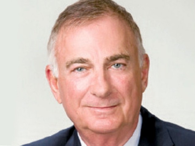 بے نظیر بھٹو قتل کیس؛ امریکی صحافی مارک سیگل نے بیان ریکارڈ کرانے پر رضامندی