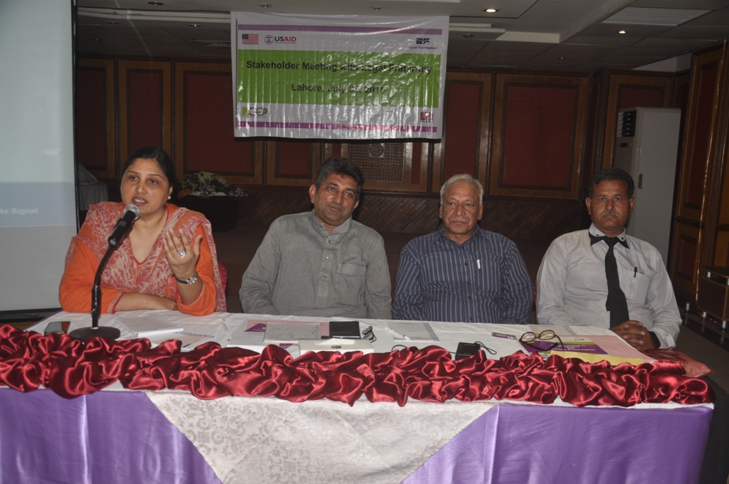 سنٹر فار لیگل ایڈ ا سسٹنس اینڈیٹلمنٹ نے وکلاء اور سول سوسائٹی کے ساتھ مقامی ہوٹل میں میٹنگ کا انعقاد کیا