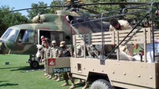 پاک فضائیہ کاسی 130 طیارہ کھانے کے 500  پیکٹس لیکر چترال روانہ