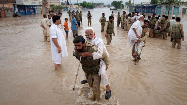 سیلاب متاثرین کی مدد میں پاک فوج سب سے آگے