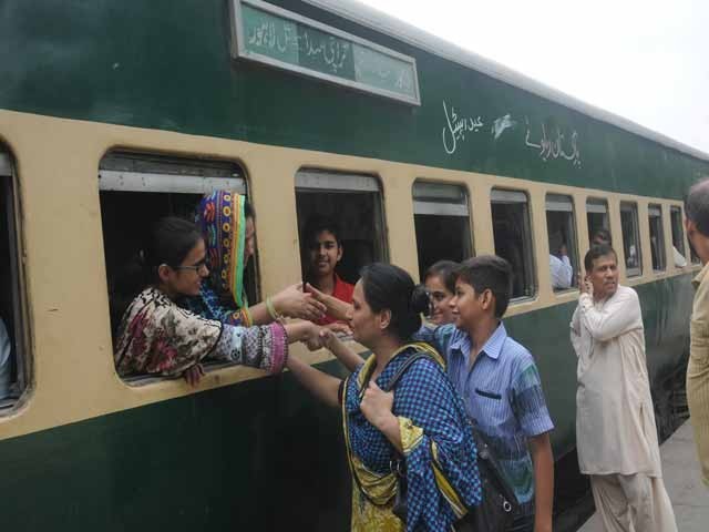 14 سے 16 جولائی تک کراچی آنیوالی عید ٹرینوں کےکرایوں میں 50 فیصد کمی کا اعلان