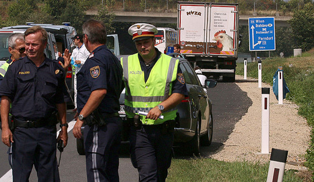 آسٹریا: ہنگری کی سرحد کے قریب ٹرک سے 70 لاشیں برآمد