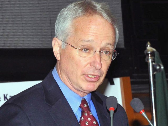 کچھ کاروباری لوگ اور سیاستدان پاکستان کی ترقی نہیں چاہتے، کیمرون منٹر