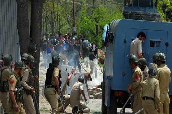پاکستانی پرچم لہرانے پر بھارتی فوج کا کشمیریوں پر بہیمانہ تشدد