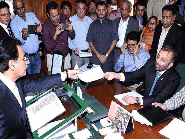 ایم کیو ایم کے استعفوں کی منظوری کے لئے سپریم کورٹ میں درخواست دائر