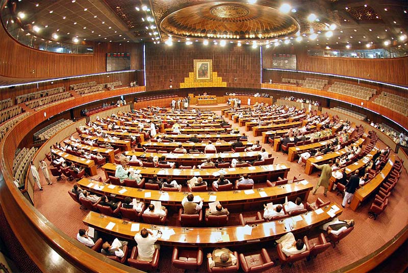 بجلی ضائع کرنیوالوں کو5 لاکھ روپے تک جرمانے کا بل منظور