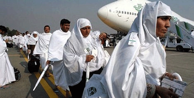 پی آئی اے کی پہلی حج پرواز 328 عازمین حج کو لے کے حجاز مقدس روانہ