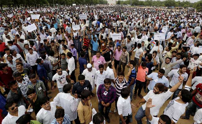 بھارت: سرکاری نوکریوں میں نمائندگی نہ ملنے پر پٹیل برادری سراپا احتجاج