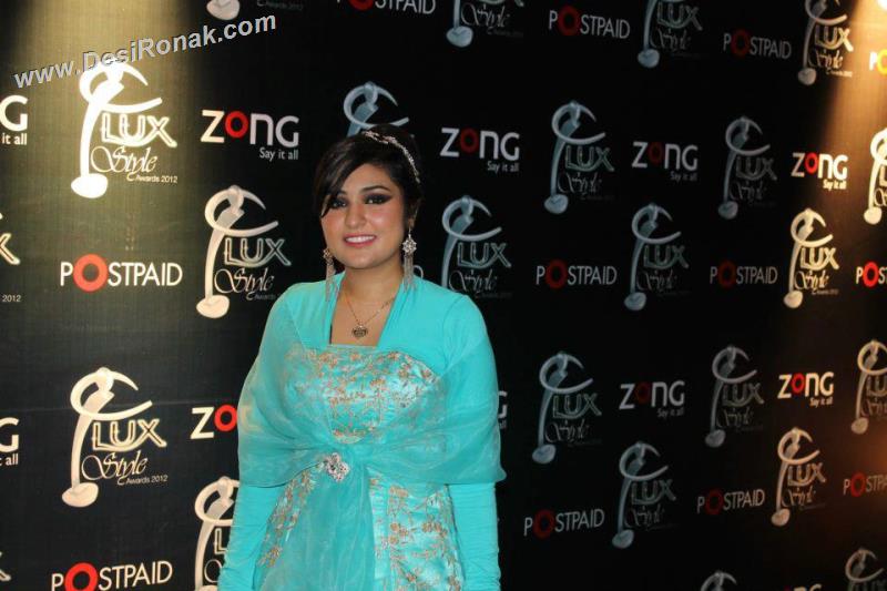 گلوکارہ سارہ رضا خان نئے البم کی تیاریوں میں مصروف